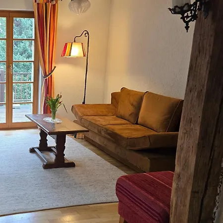 Urgemuetliches Haus In Den Hofgaerten Nyaraló *